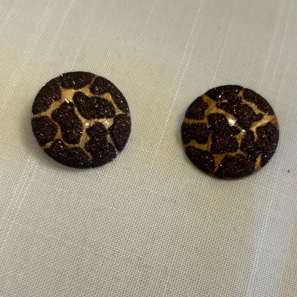 Nice Brown Giraffe Pattern Motif Earrings!